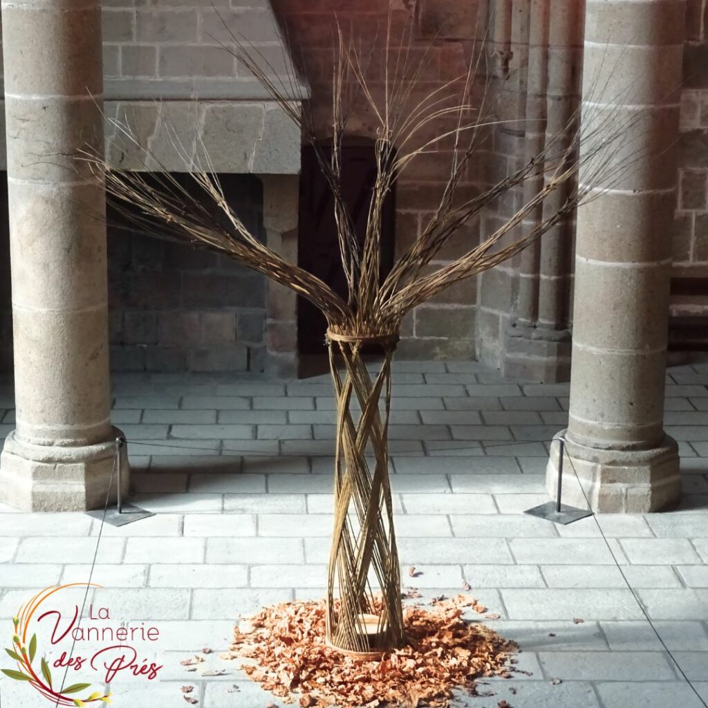 La vannerie des prés vanneriedespres Guipry Rennes Bretagne osier stage luminaire abat-jour lampe panier rotin Estelle Despres sac a main Mt St Michel